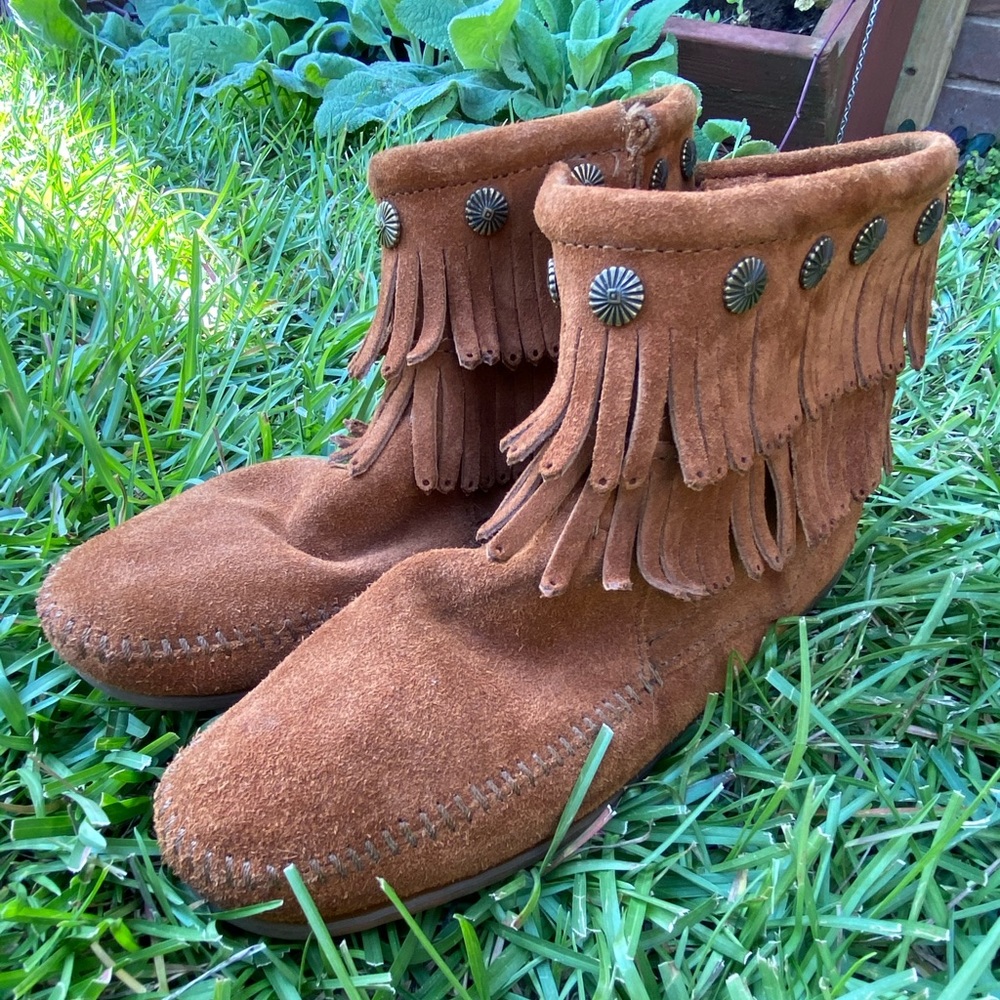 Minnetonka Tan Fringe Moccasins with Metal Accents